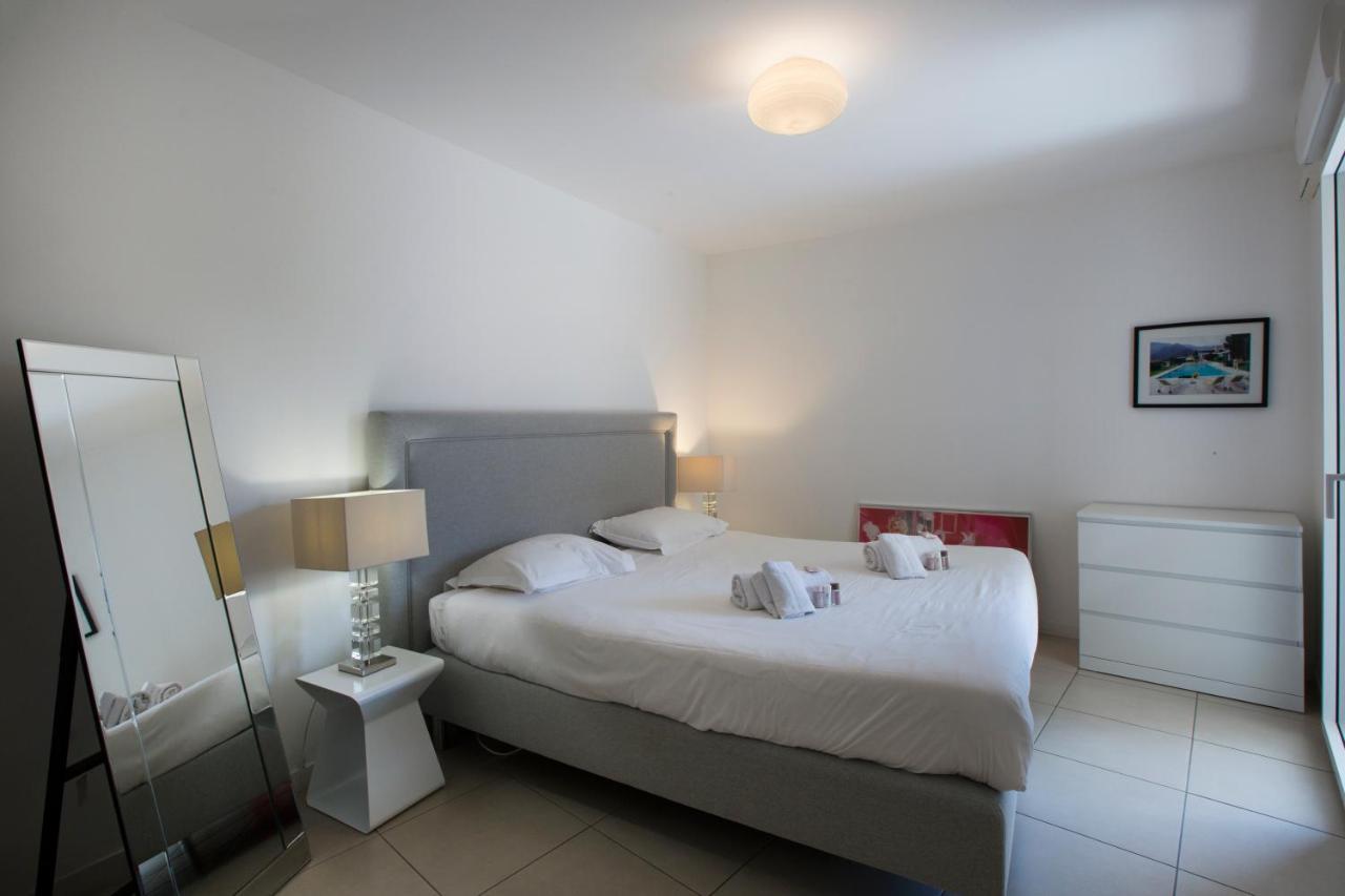 2 Pieces Avec Clim, Terrasse, Piscine, 100m Apartment Cannes