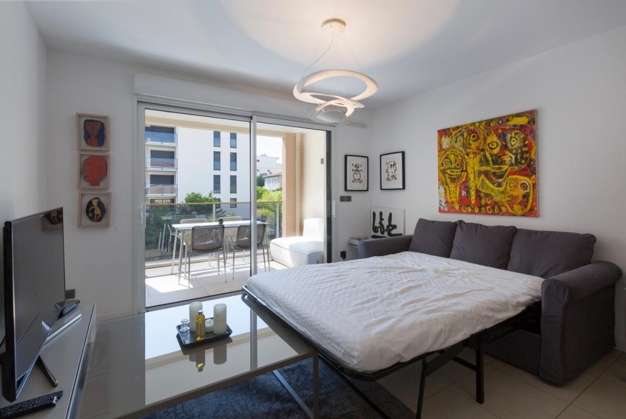 Apartment 2 Pieces Avec Clim, Terrasse, Piscine, 100m