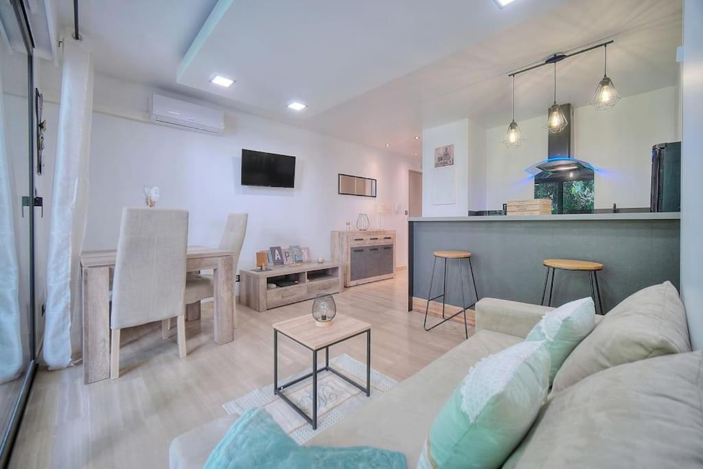 Parc Aiguebel -apprt Avec Terrasse Arboree & Box Ferme- Piscines/tennis - Apartment Cannes