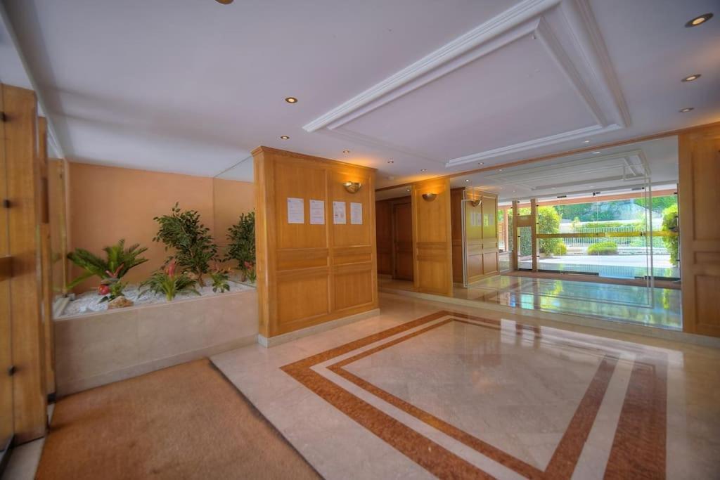 Apartment Parc Aiguebel -apprt Avec Terrasse Arboree & Box Ferme- Piscines/tennis - Cannes