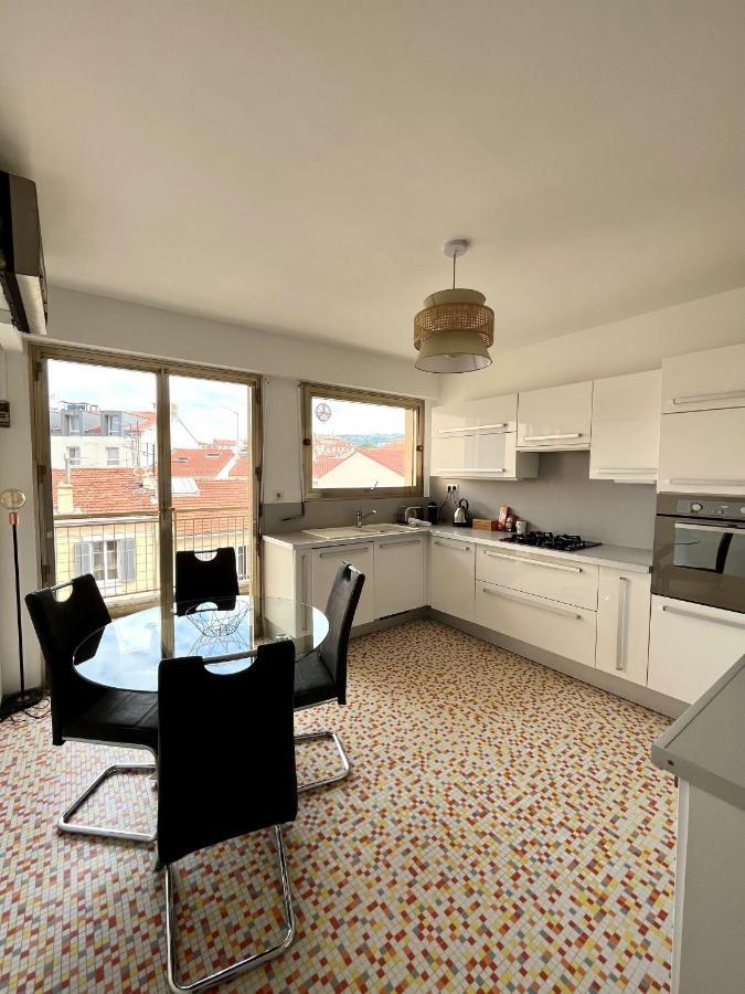 -300m Palais- Seaview-a/c-wifi-spacieux