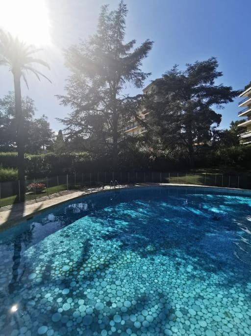 2 Bedrooms Seafront Apartment Cannes