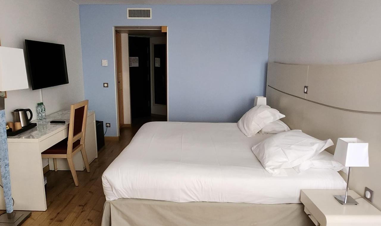 Montaigne & Hotel 4*
