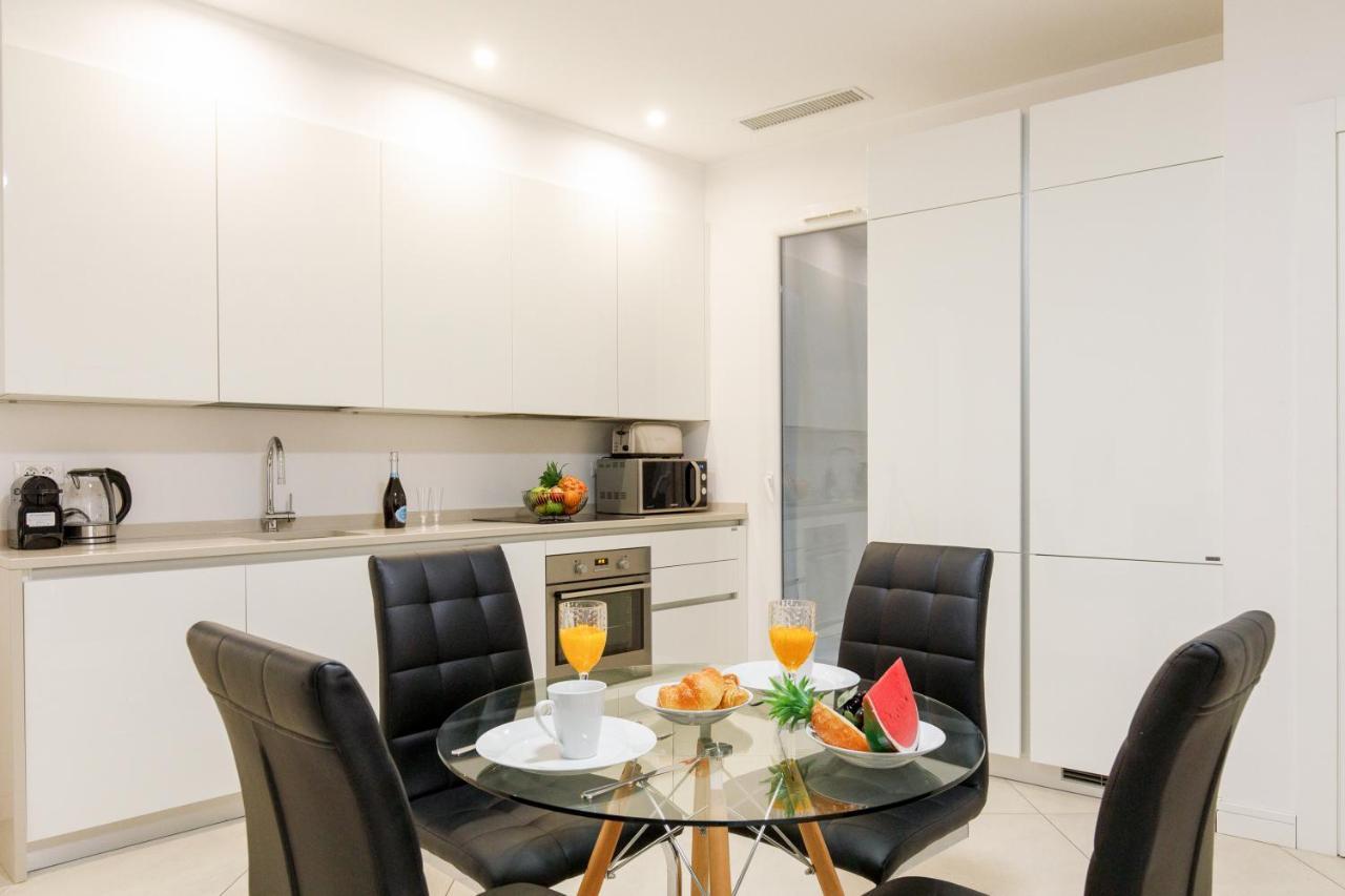 Appartement, Plein Coeur De Cannes, 70m Du Palais * Cannes