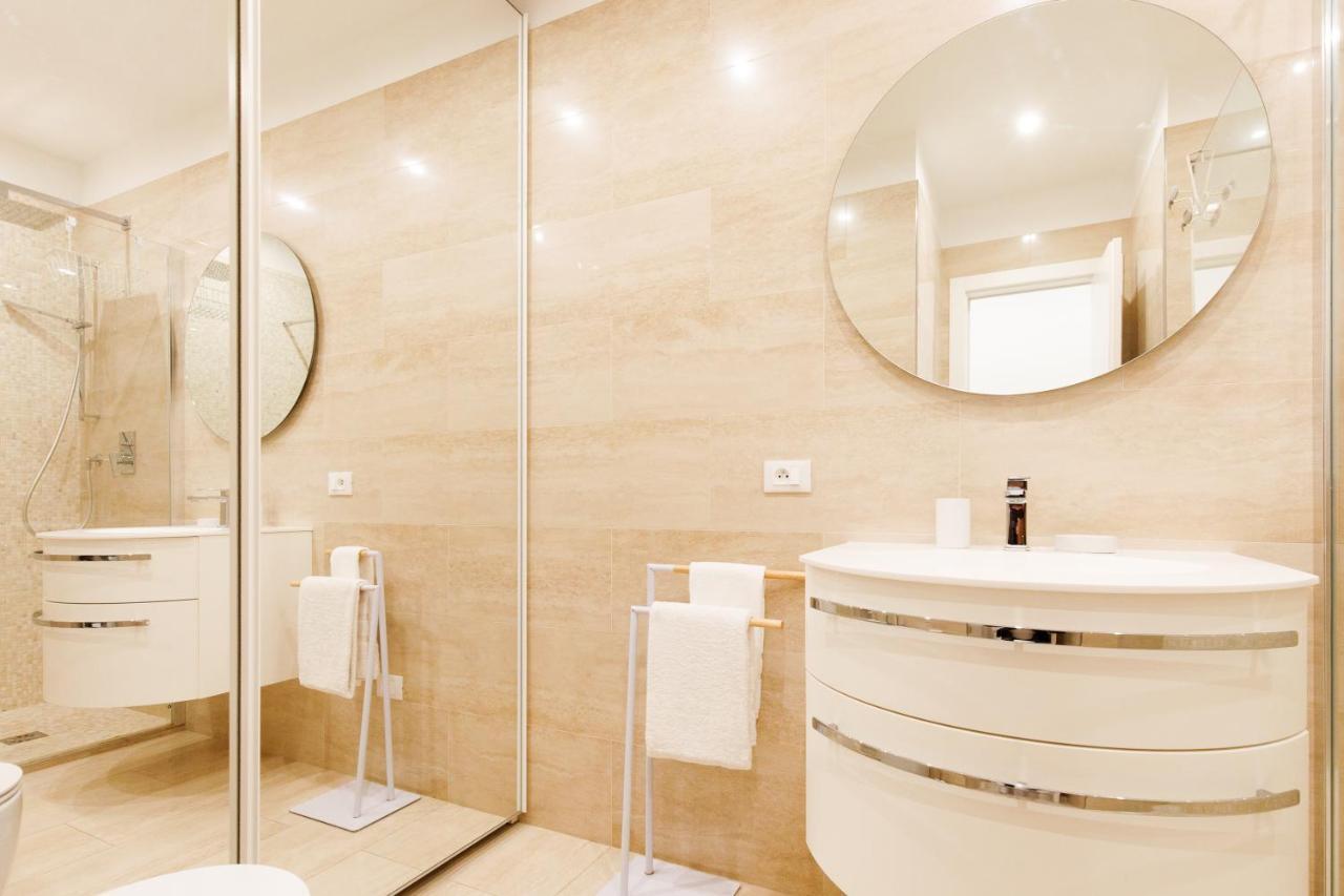Appartement Appartement, Plein Coeur De Cannes, 70m Du Palais