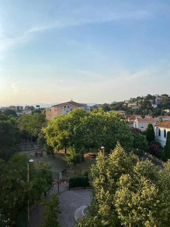 T2 Vue Degagee Colline, A Pieds, 4 Pax