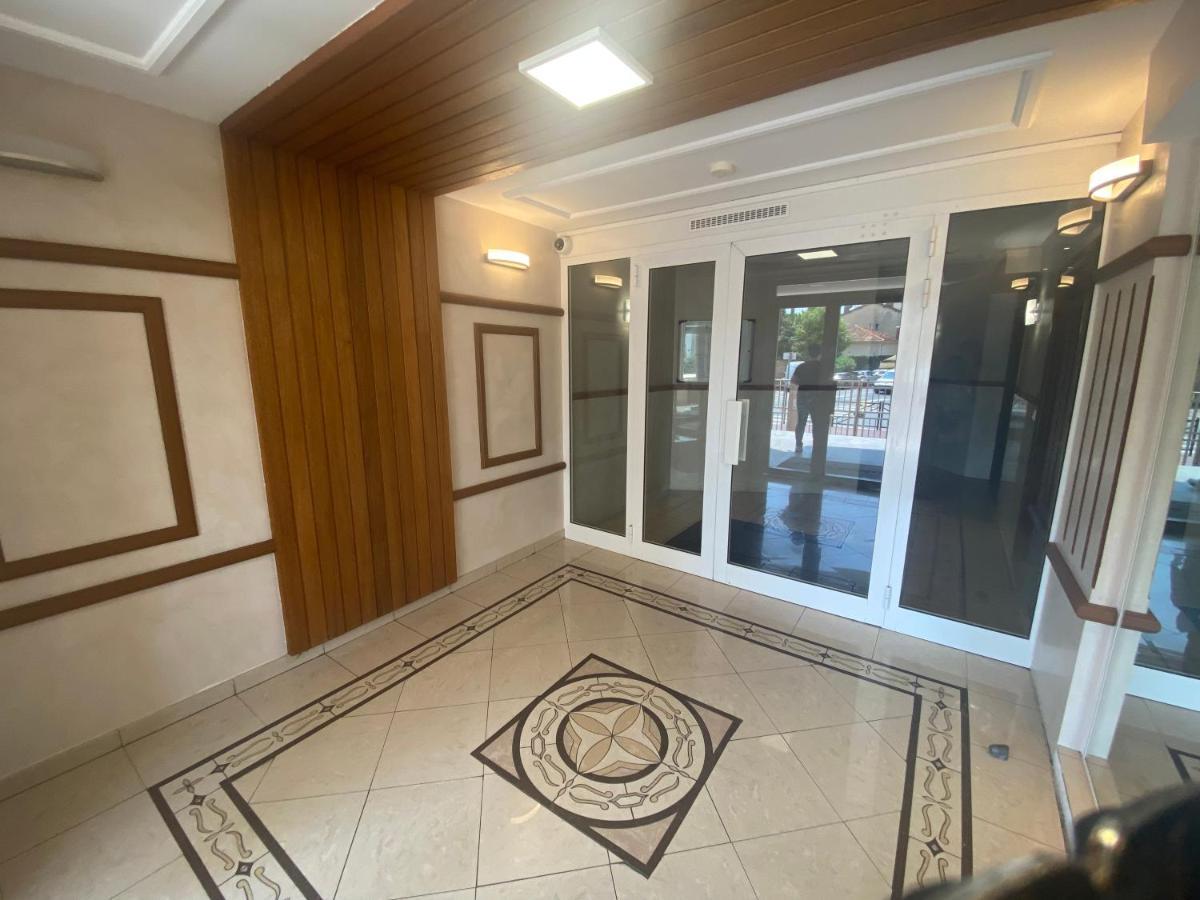 T2 Vue Degagee Colline, A Pieds, 4 Pax Apartment