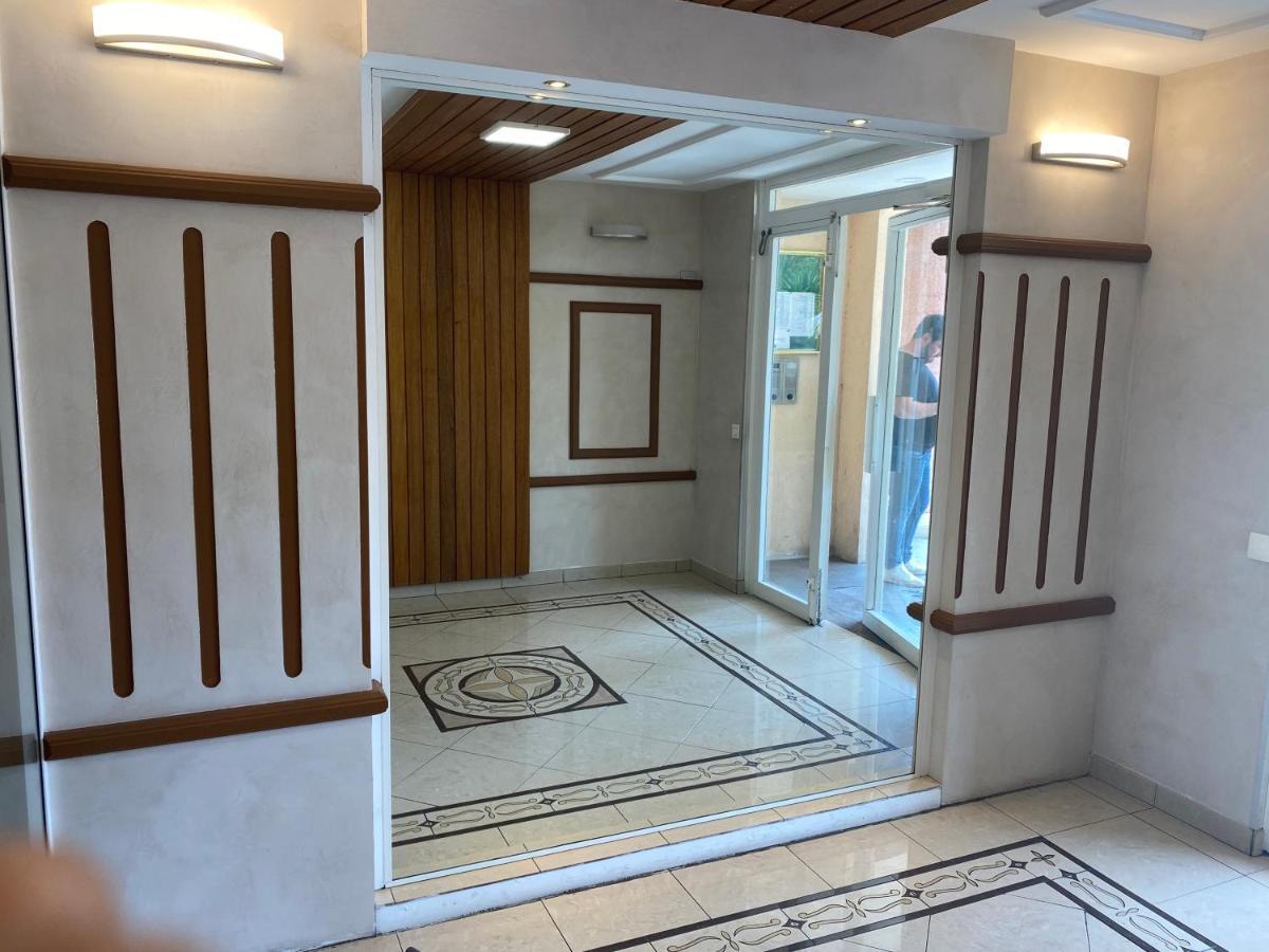T2 Vue Degagee Colline, A Pieds, 4 Pax Cannes