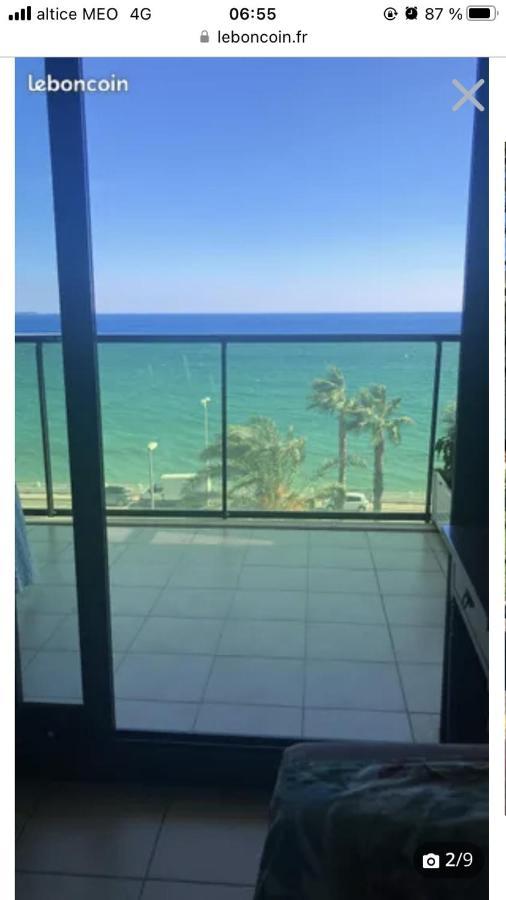 Apartment Front De