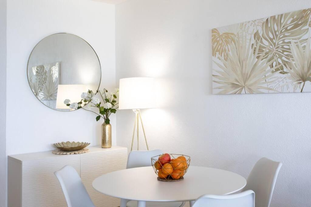 C4 - 1 Bdr Facing Sea & - Parking, Tennis & Wifi Apartment