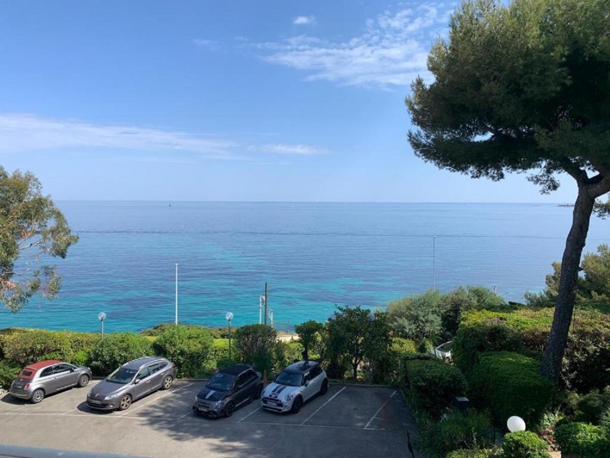 Villa Directly On The Sea