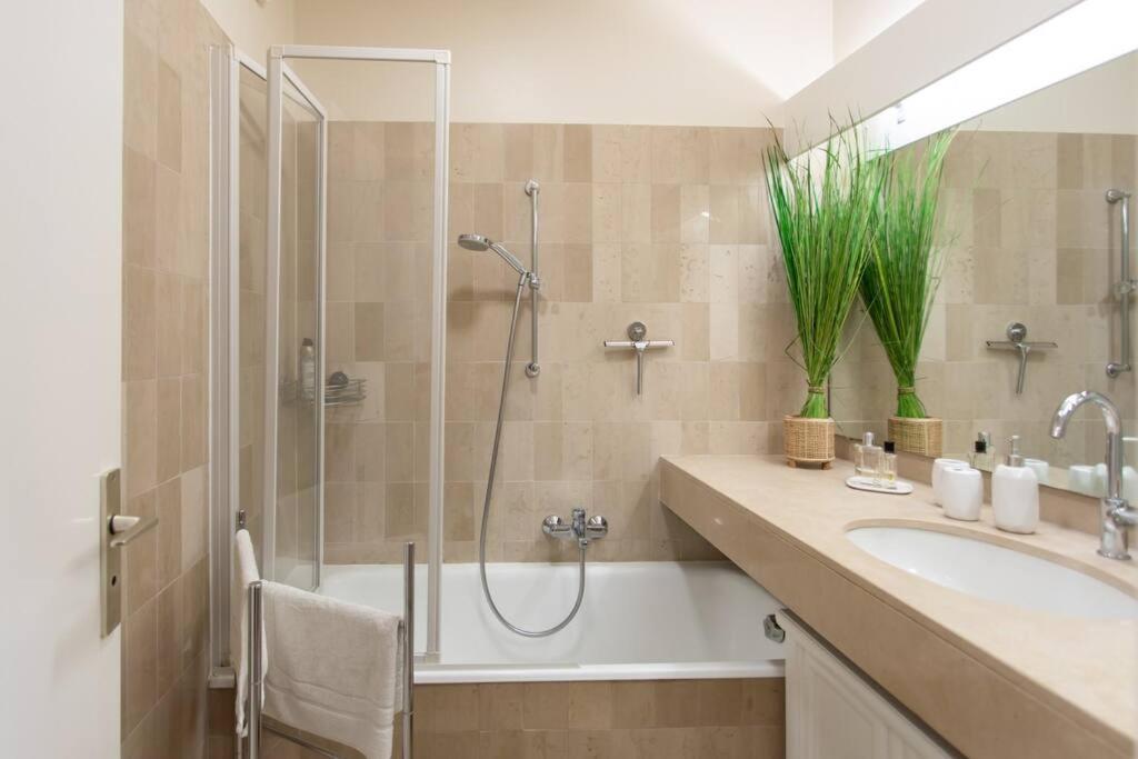 C4 - 1 Bdr Facing Sea & - Parking, Tennis & Wifi Apartment *