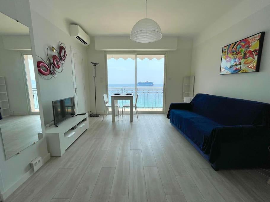 Studio Les Pieds Dans L'eau Apartment *