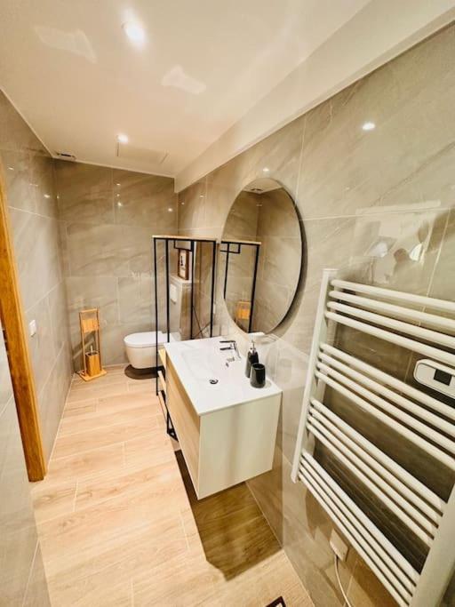 De Nana 4 - Hypercentre, Rue Meynadier, Palais & Plage, Clim, Wifi Apartment *