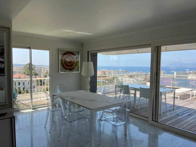 Penthouse 100m2 Avec 2 Et Terrasse 80m2 *