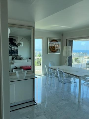 Appartement Penthouse 100m2 Avec 2 Et Terrasse 80m2 Cannes