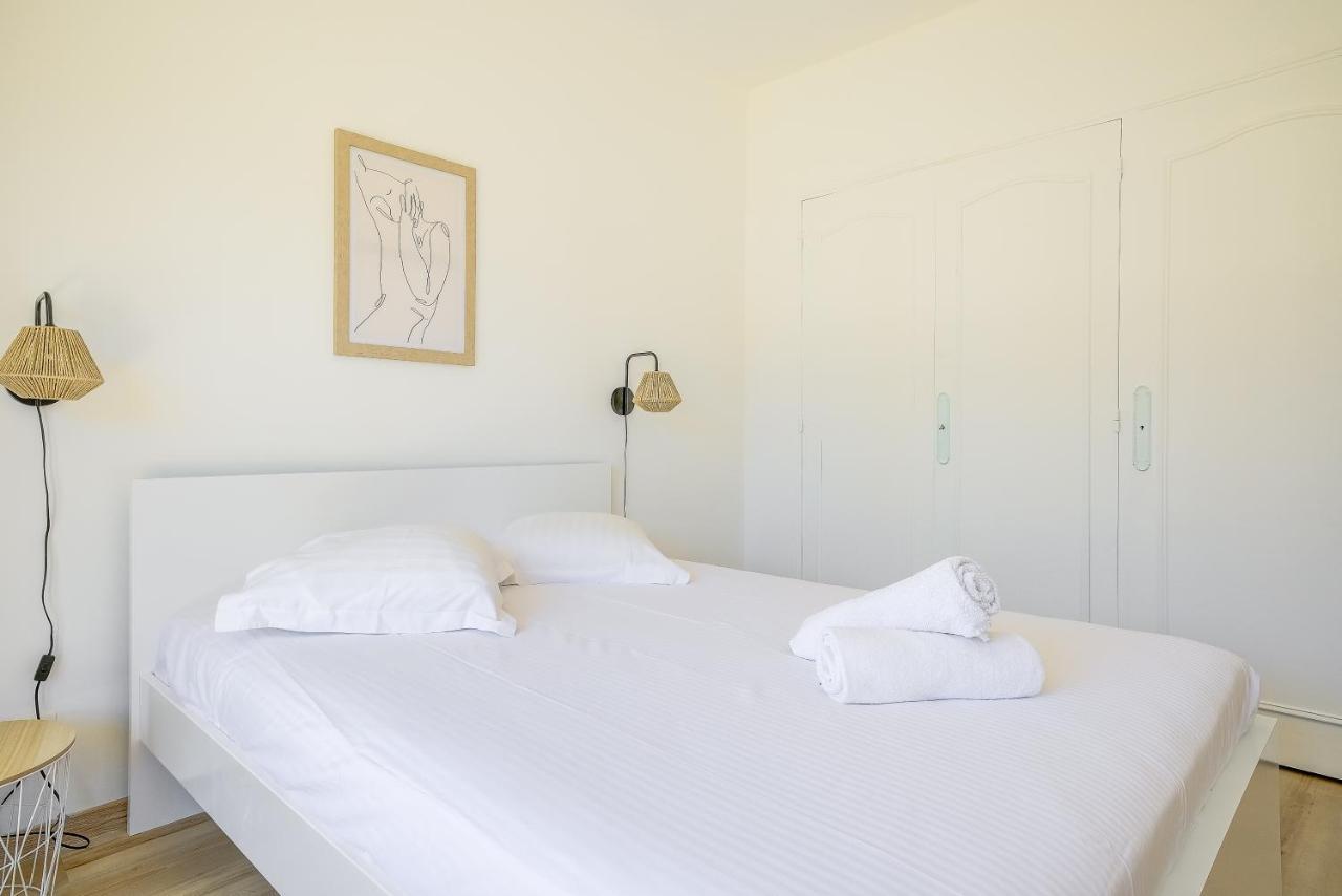 Apartment Sublime Two Bedroom With Parking & Terrace
