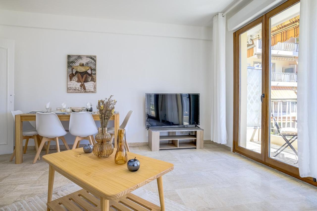 Apartment Sublime Two Bedroom With Parking & Terrace