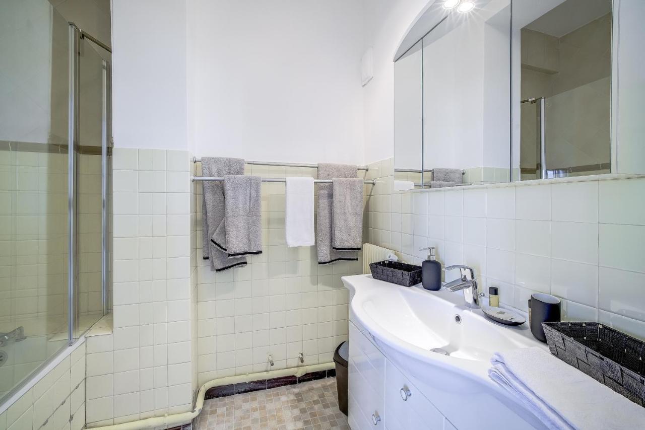 Sublime Two Bedroom With Parking & Terrace Apartment *