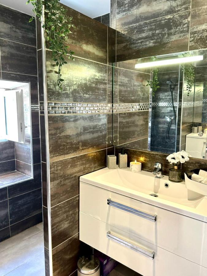 Luxury Of Approximately 40m2 With Terrace Apartment *