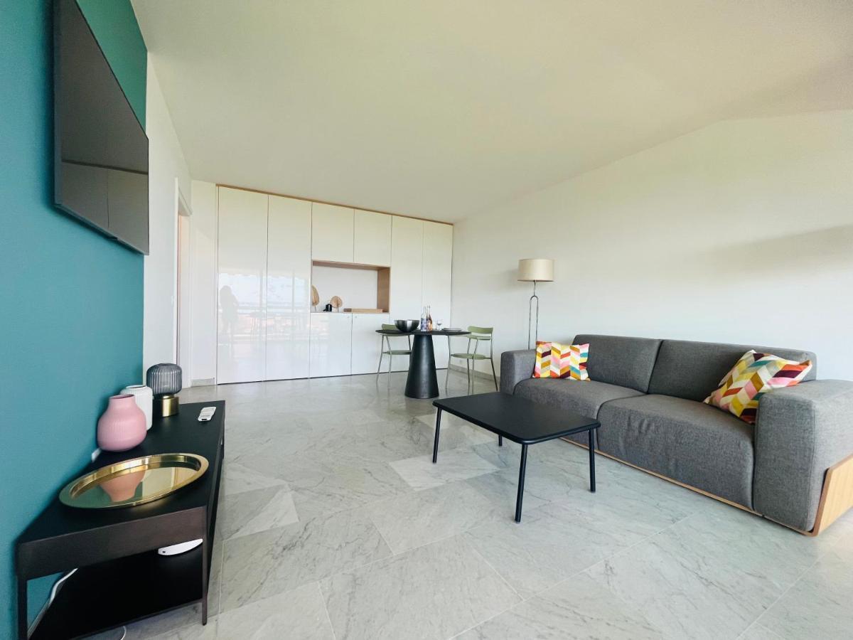 Les Yeux Dans Le Bleu, Vue Apartment Cannes