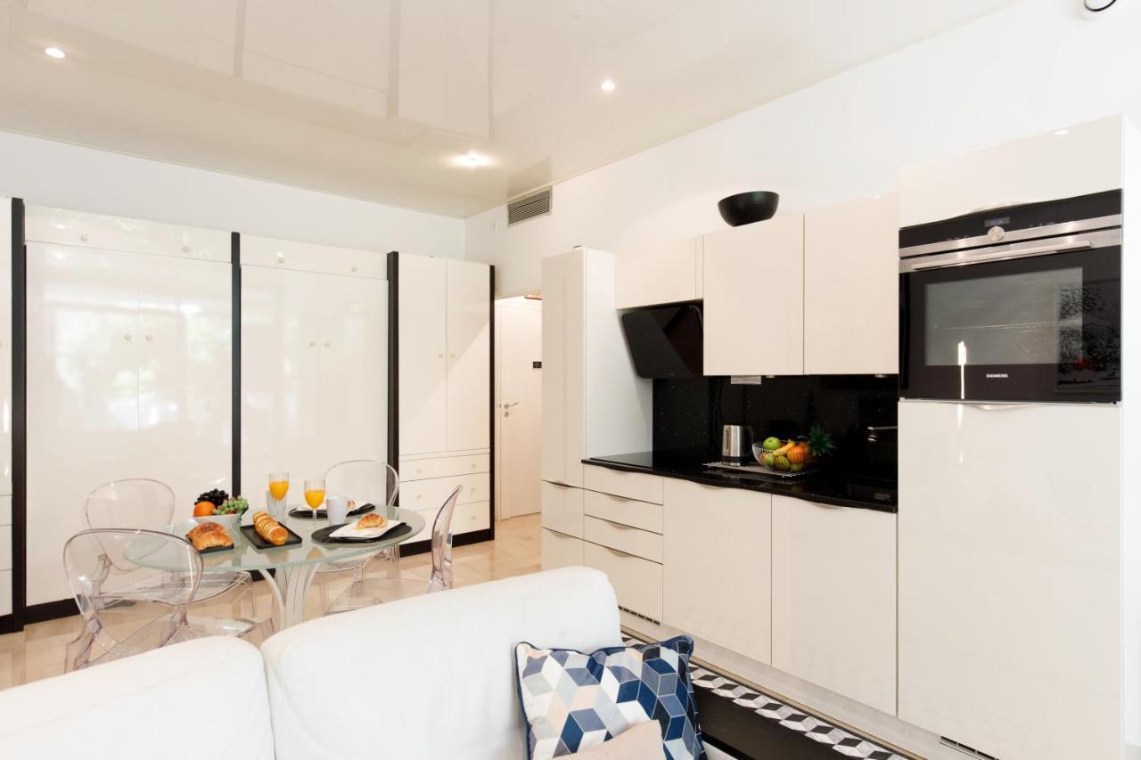 Gray D'albion 1d1 Yourhosthelper * Cannes
