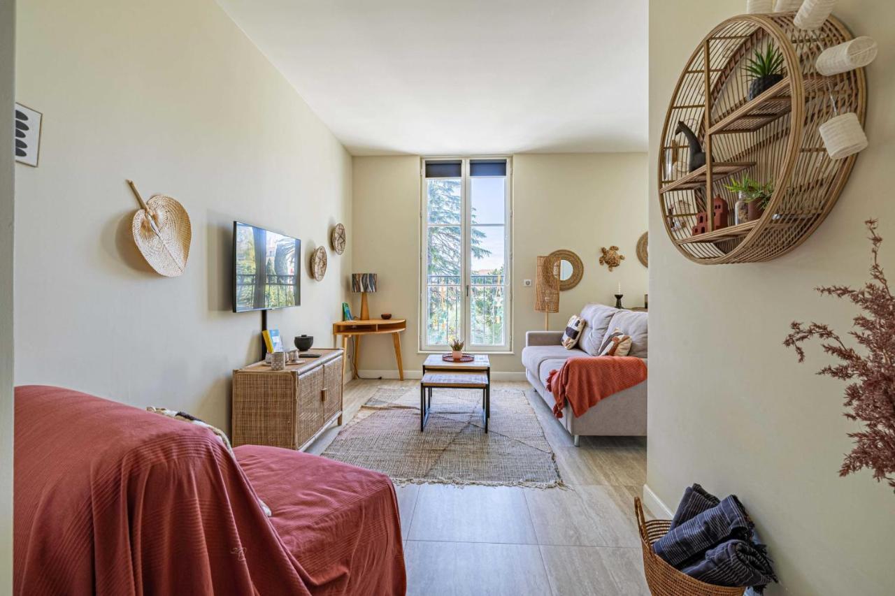 Quiet And Luxurious - Center *