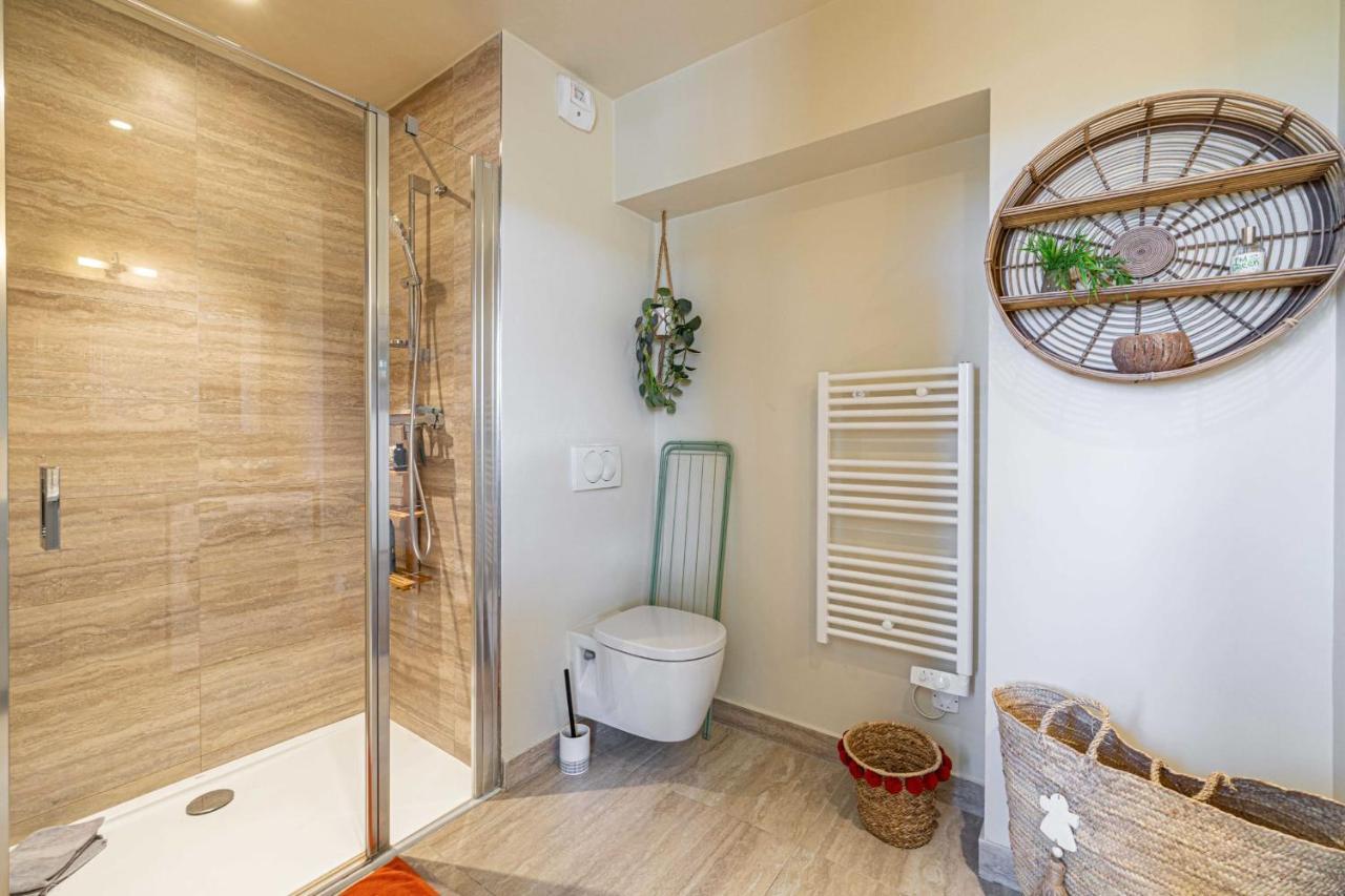 Quiet And Luxurious - Center