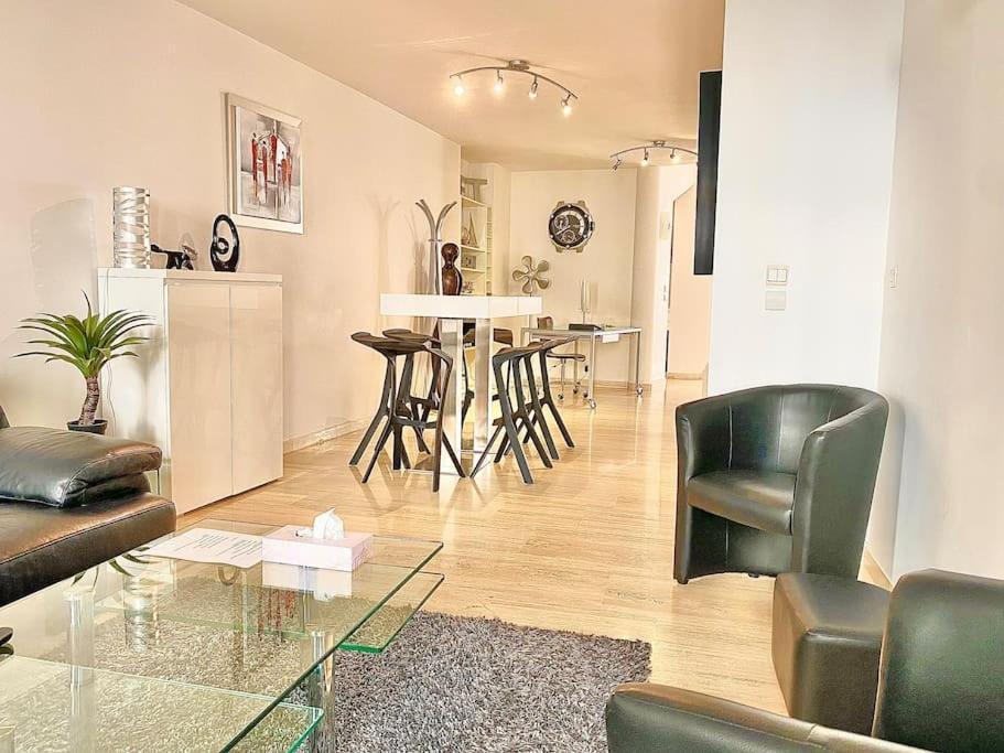3 - 8b1 Apartment