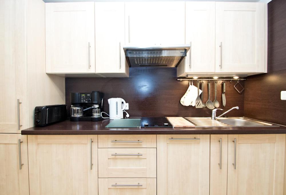 Gray 2a6 Apartment *