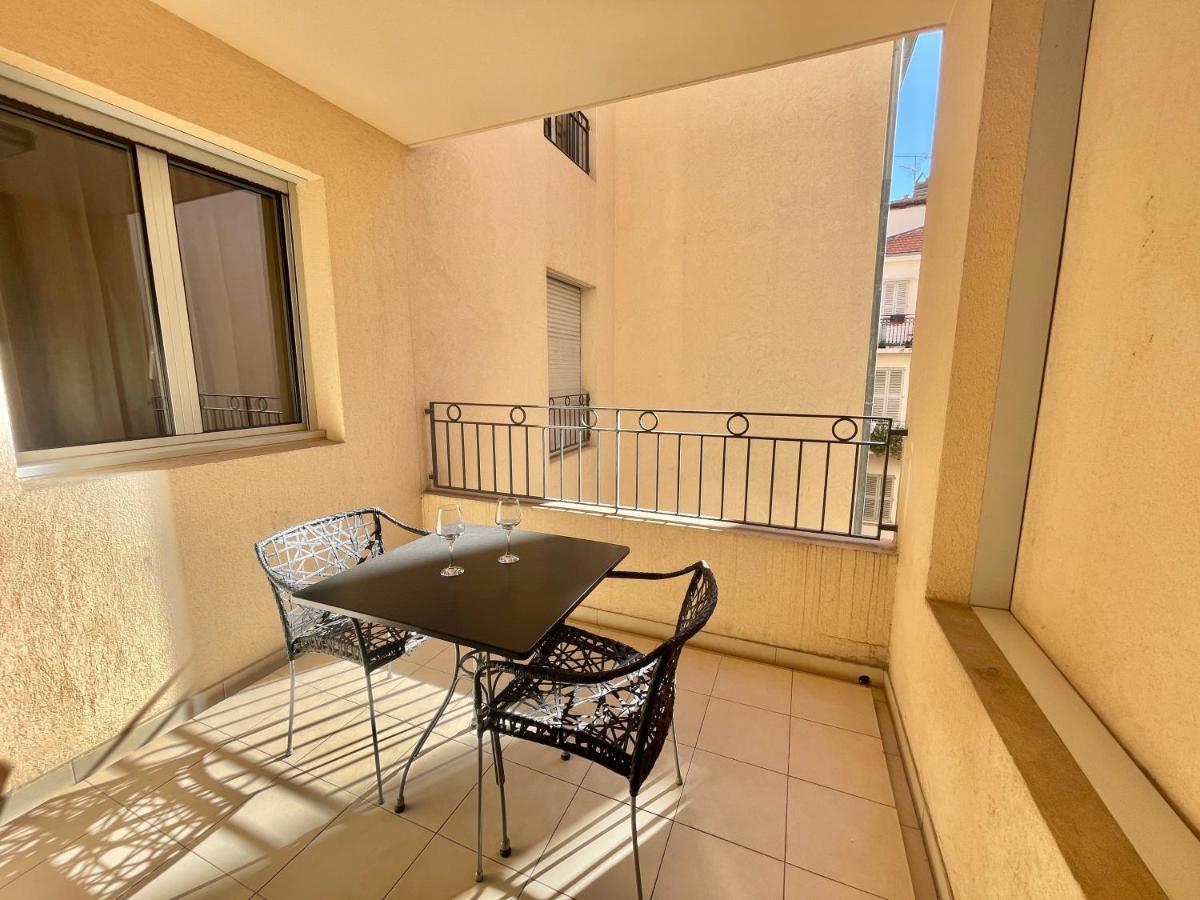 Apartment Vieux Port Two Bedroom A11 Cannes
