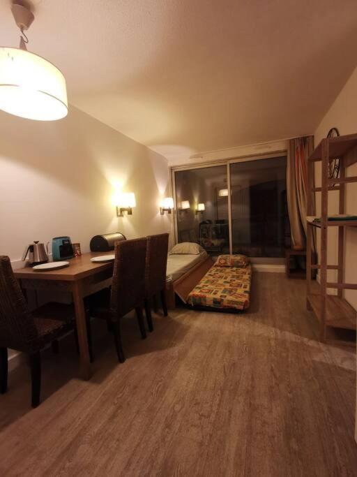 A&h Homes - - Near Train Station Apartment *