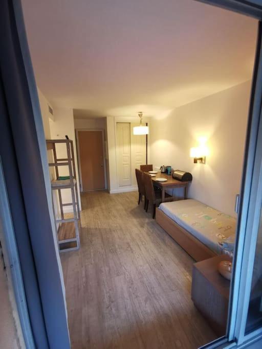 A&h Homes - - Near Train Station