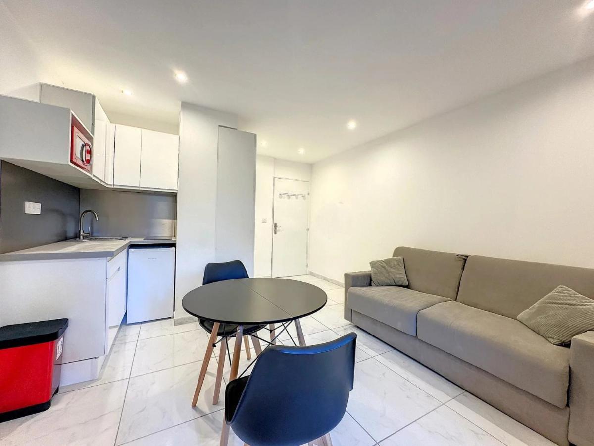 Superbe Studio Terrasse Centre Et Plages A Pieds Appartement *
