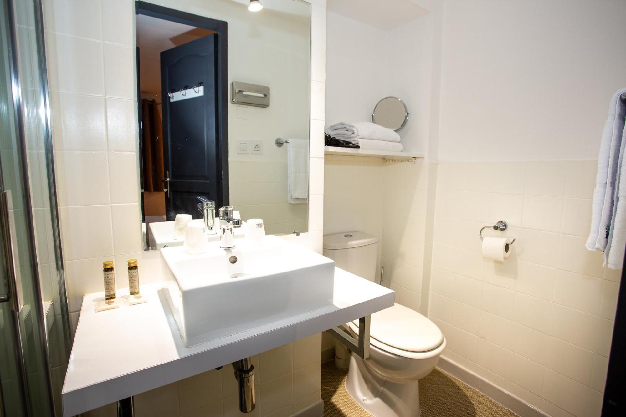 Claudia Centre - Parking 3* Cannes