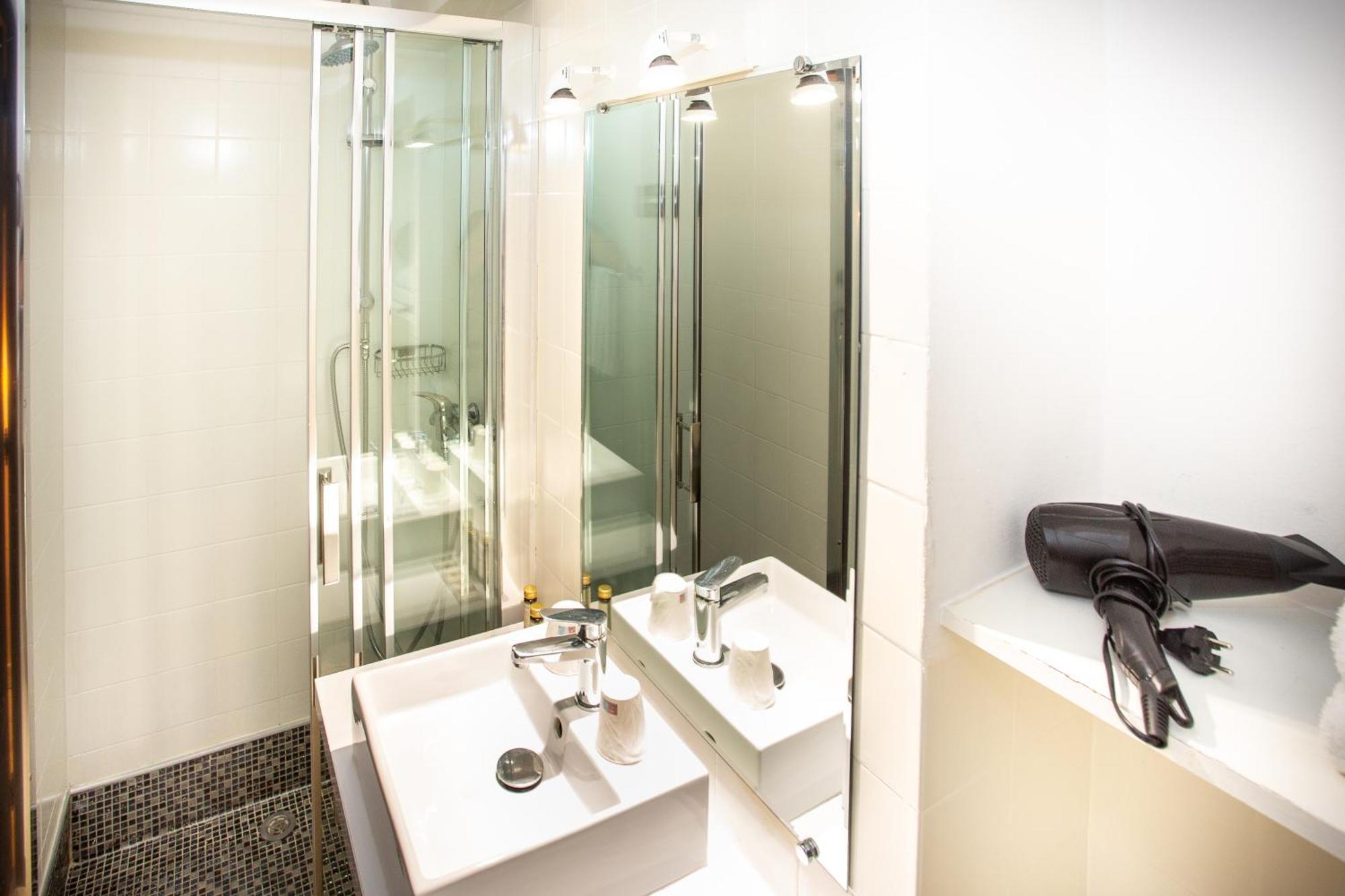 Claudia Centre - Parking Hotel Cannes