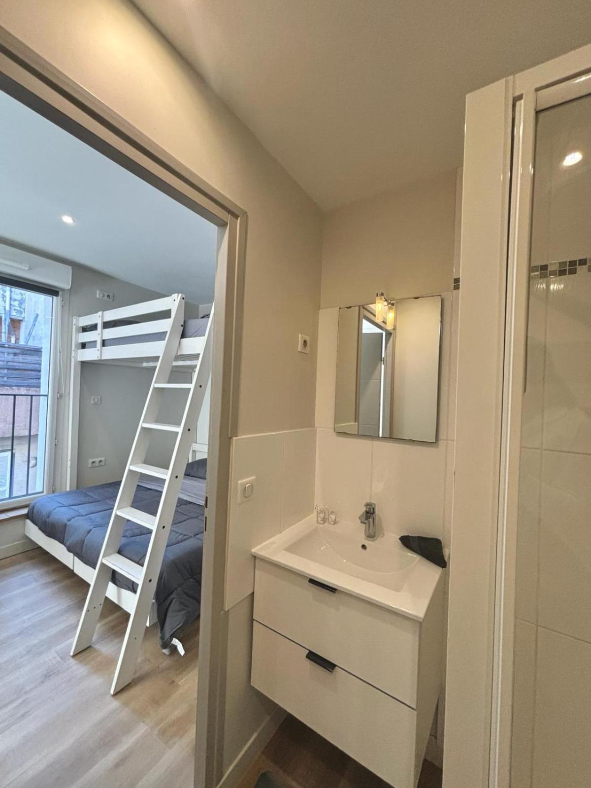 Gambetta Apartment