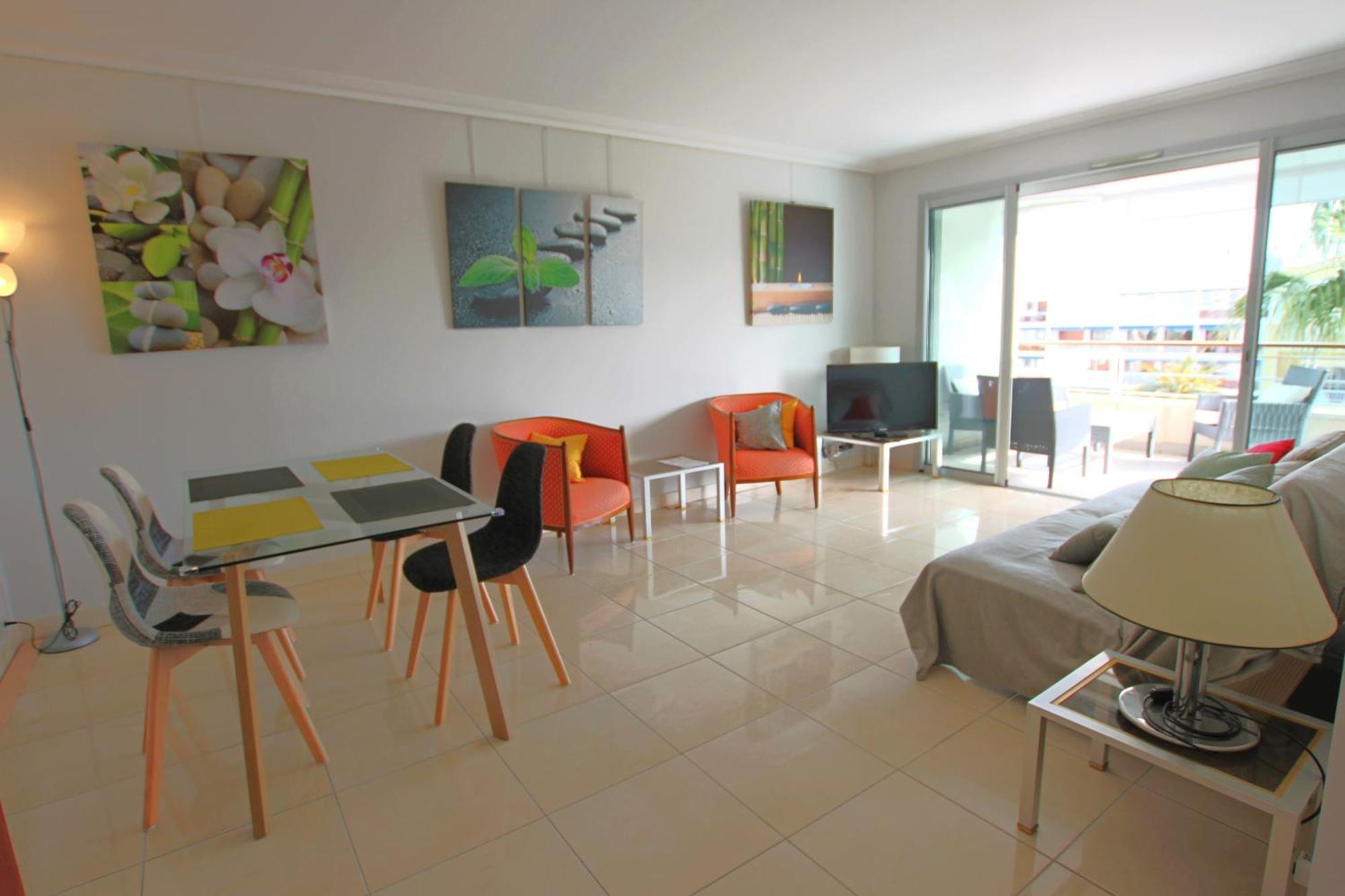 Apartment Fully Equipped With Large Terrace Lounge Area