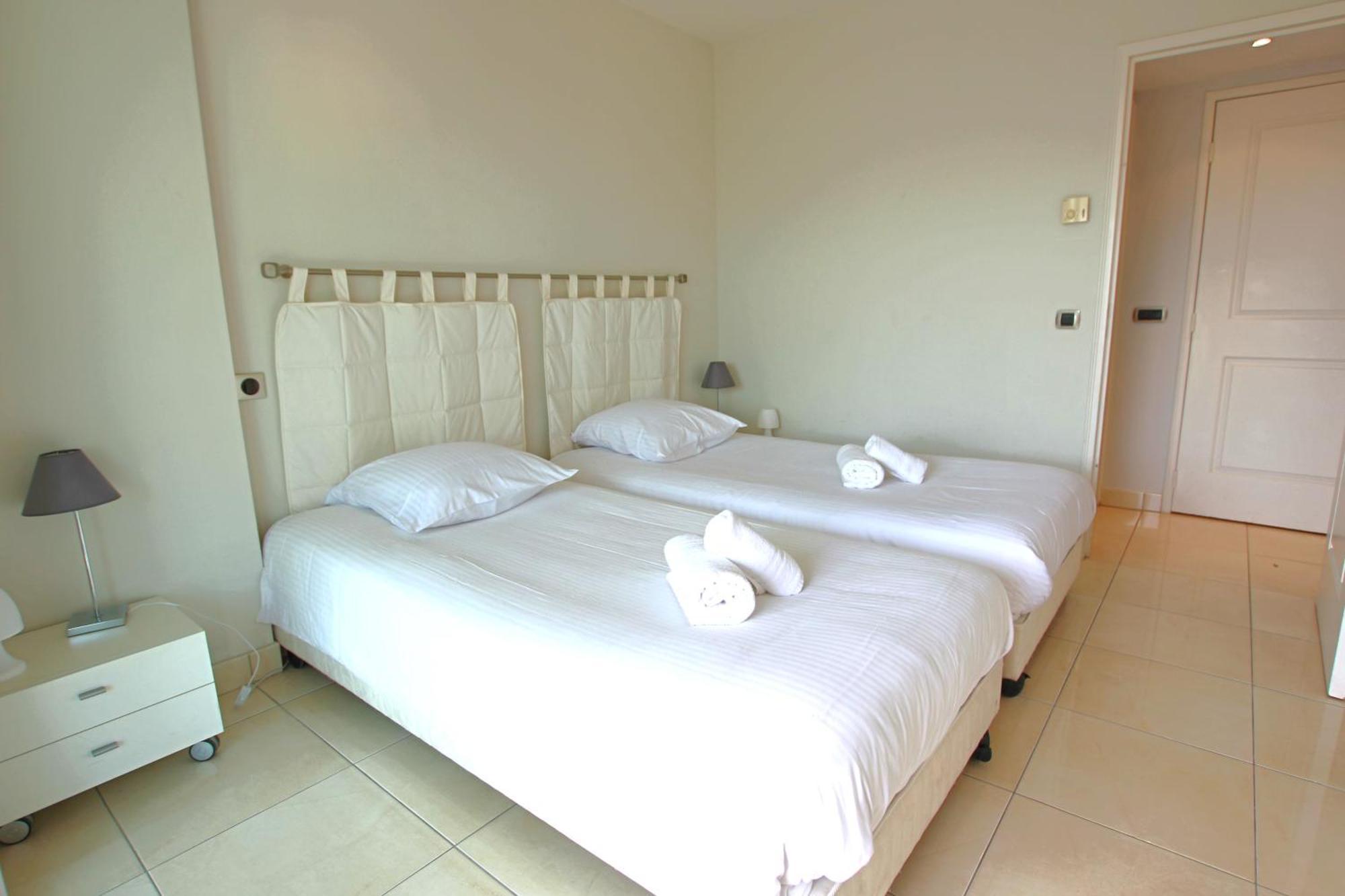 Fully Equipped With Large Terrace Lounge Area