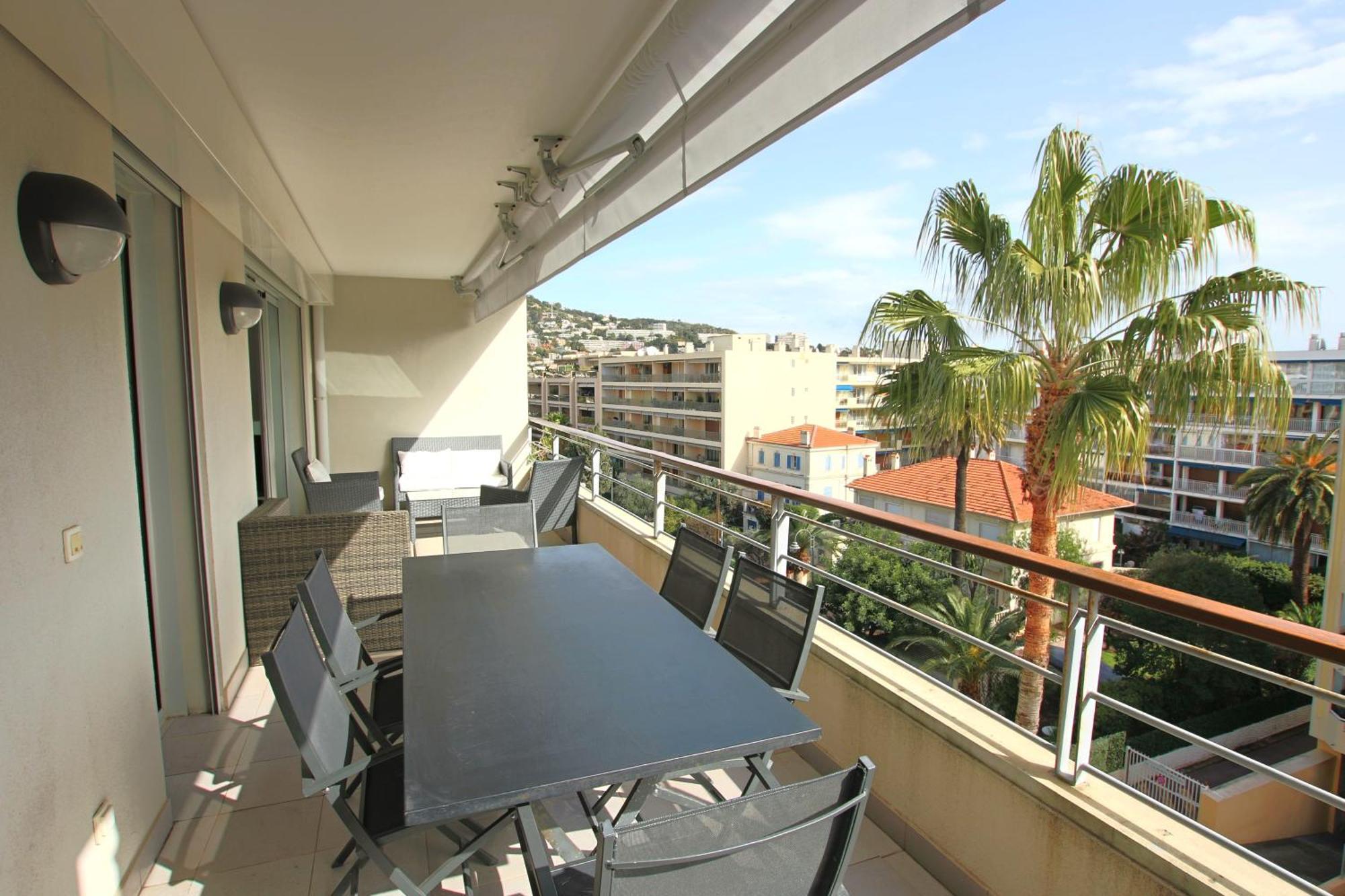 Apartment Fully Equipped With Large Terrace Lounge Area *