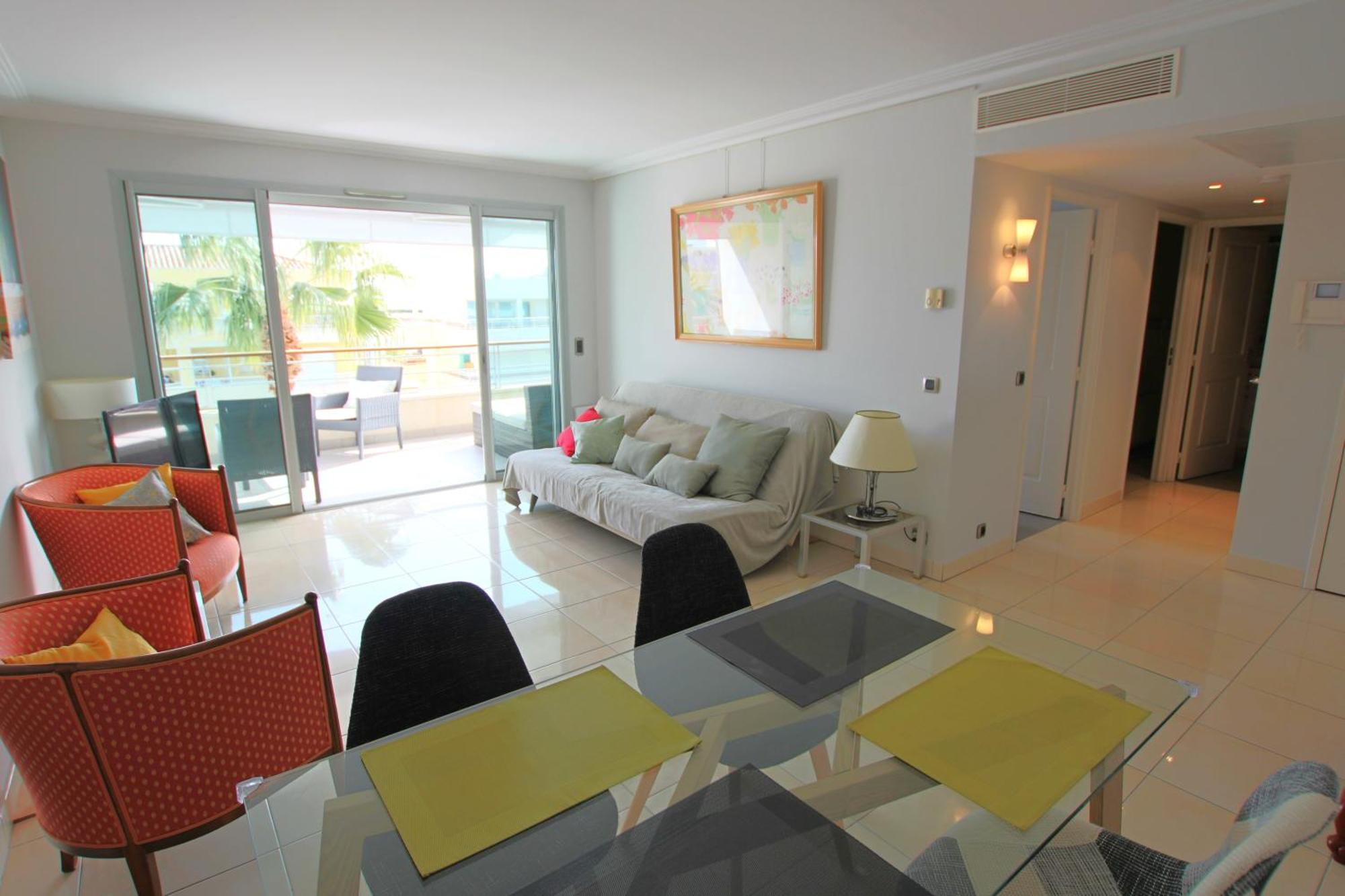 Fully Equipped With Large Terrace Lounge Area Apartment *
