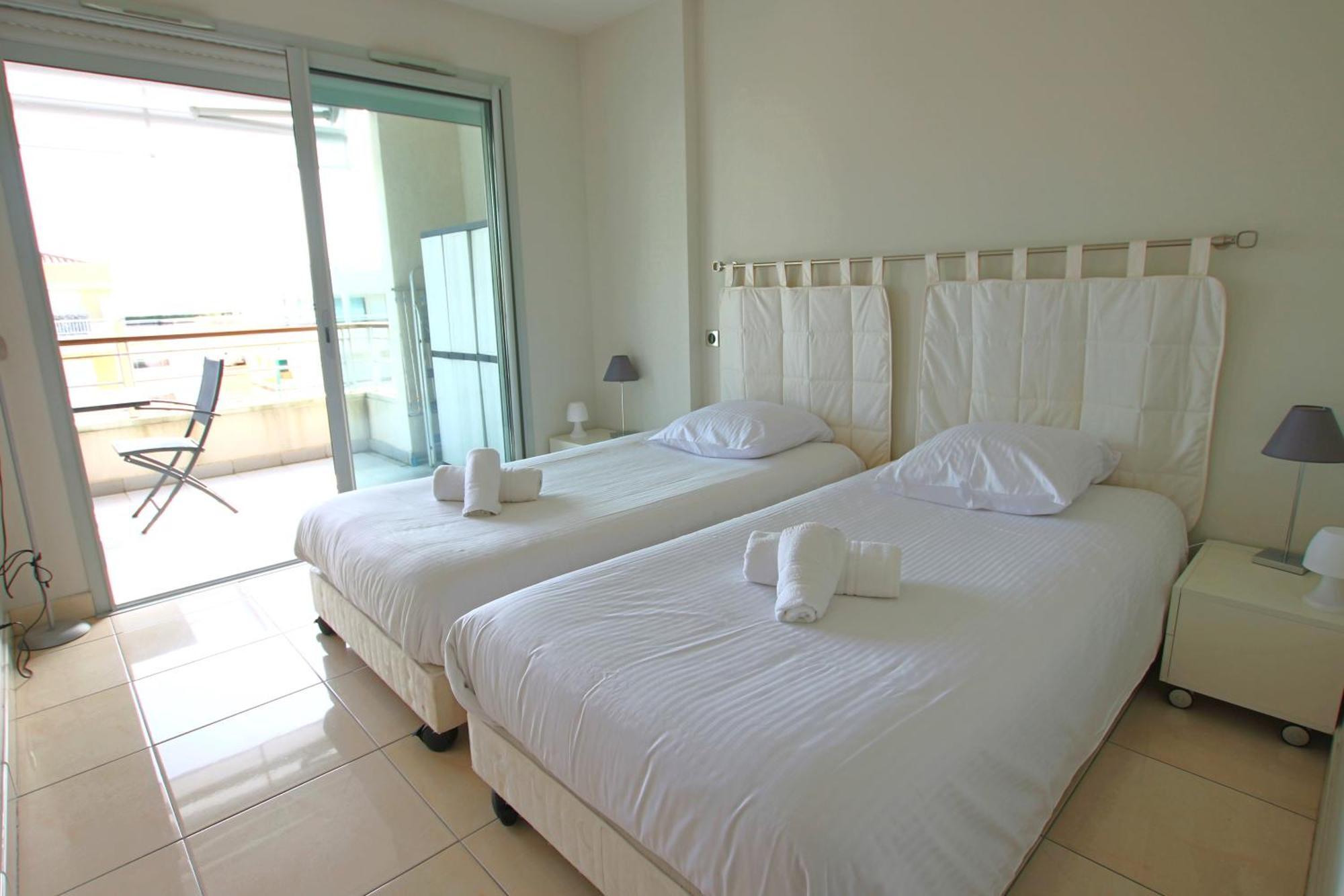 Fully Equipped With Large Terrace Lounge Area Apartment