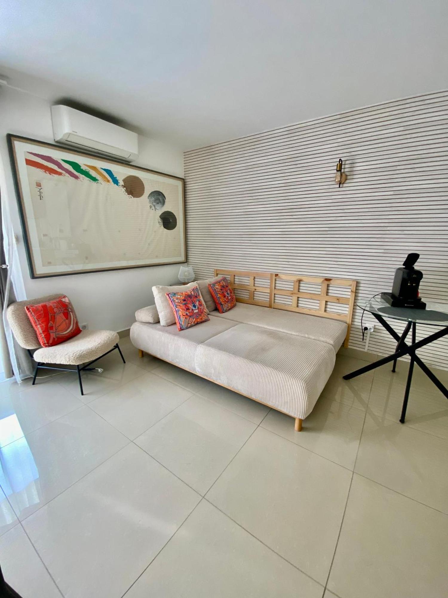 3 Pieces- Vieux Port- Terrasse - Parking Possible Apartment