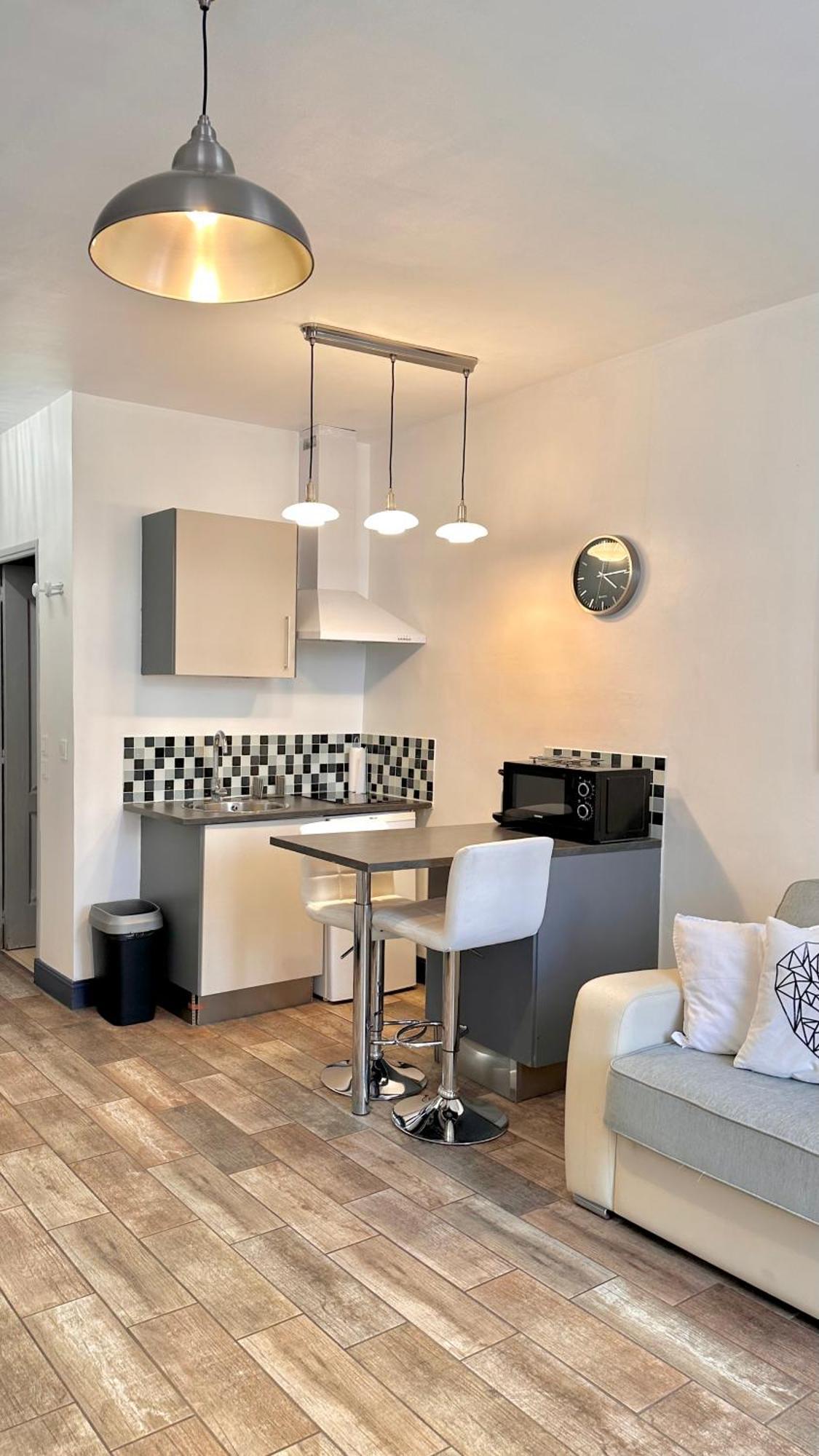 Apartment Monroe's At The Heart Of And Beaches