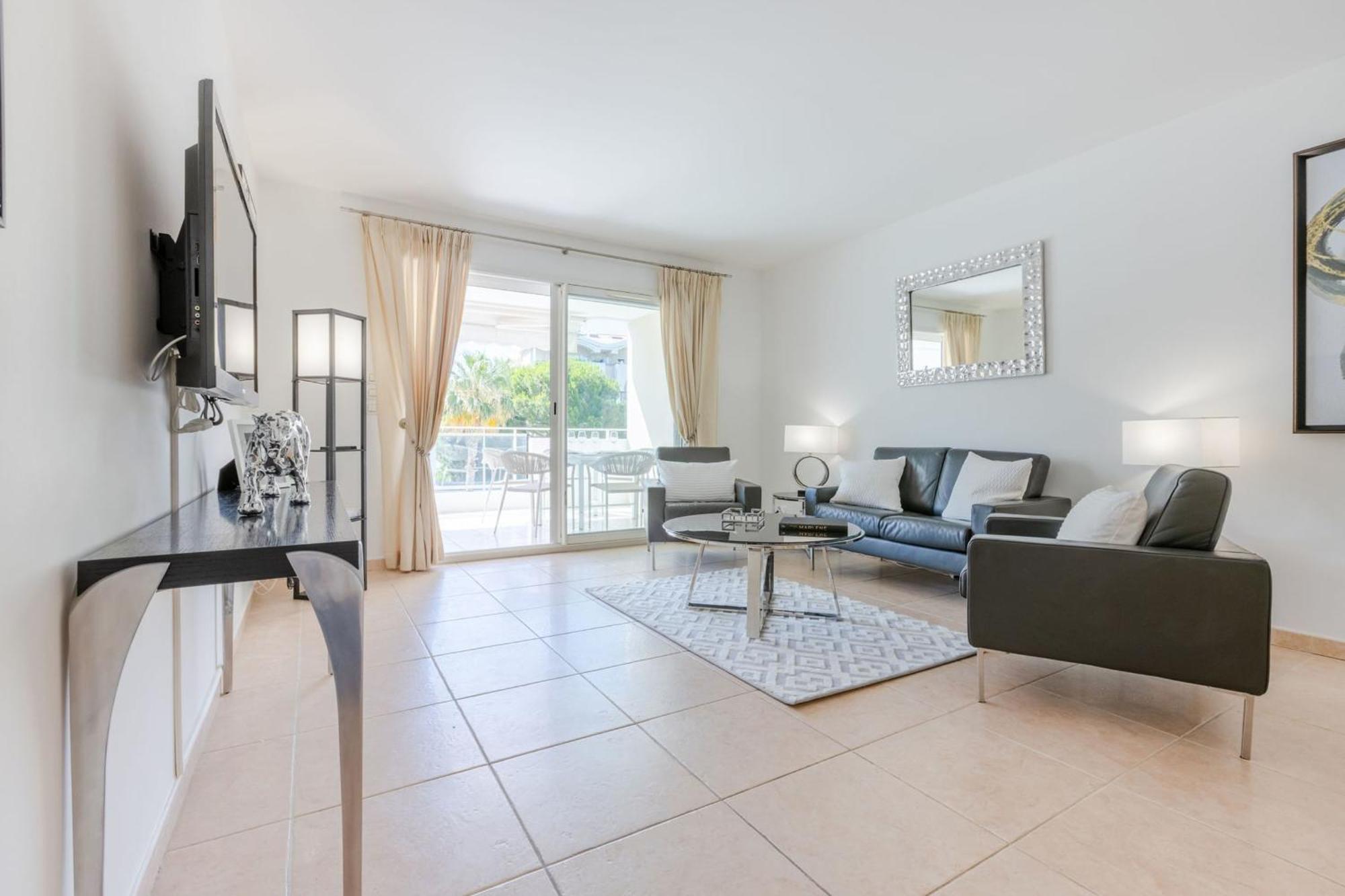3-room In Prestigious Apartment Cannes