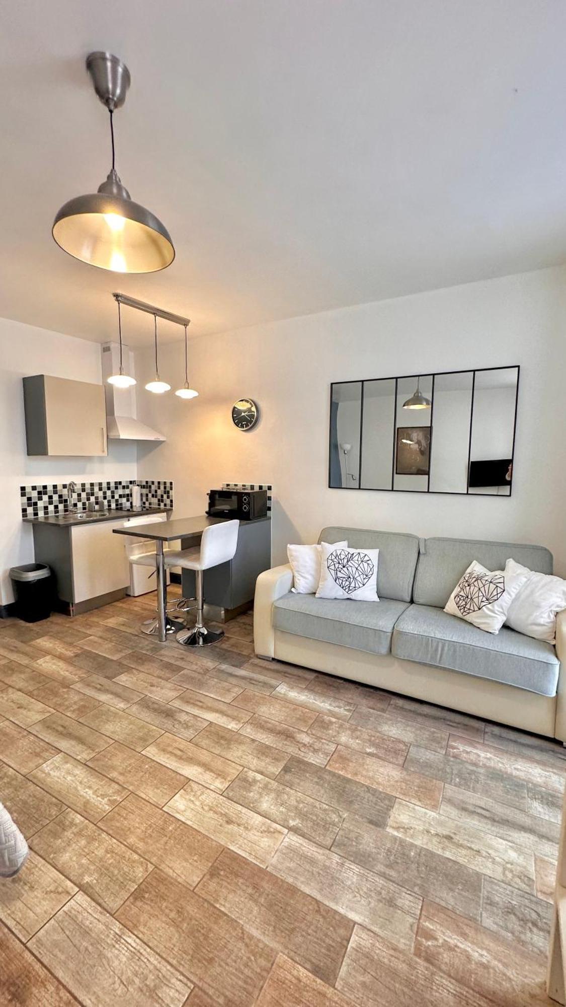 Monroe's At The Heart Of And Beaches Apartment