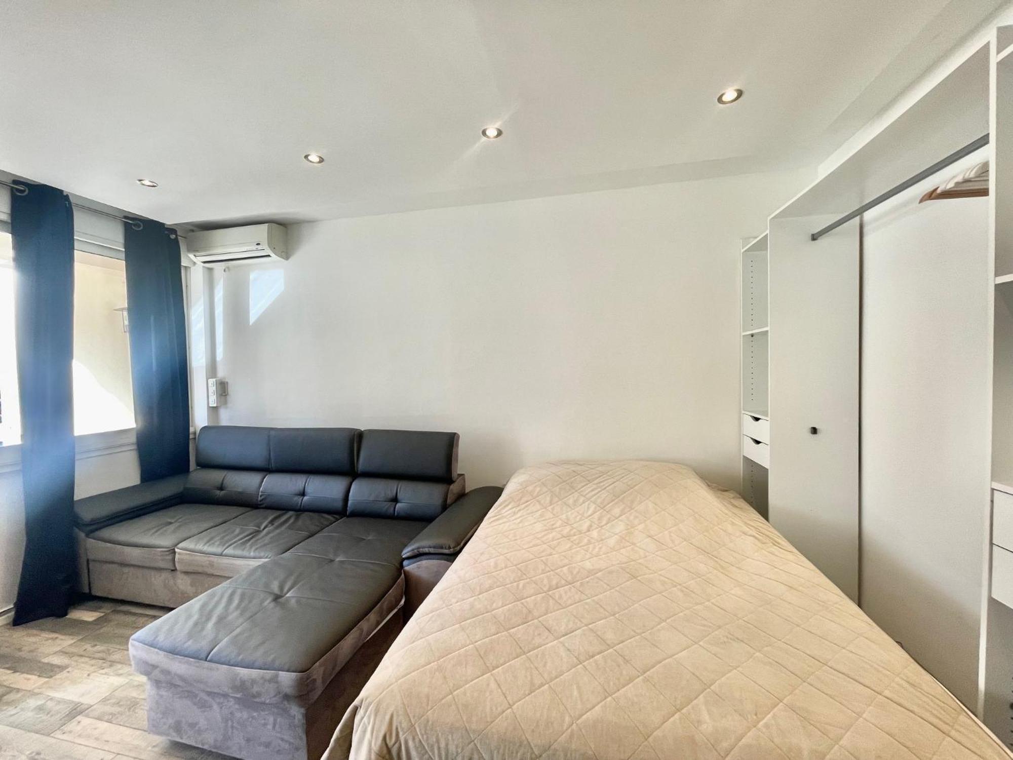 Palm Paradise, By Welcome To Apartment *