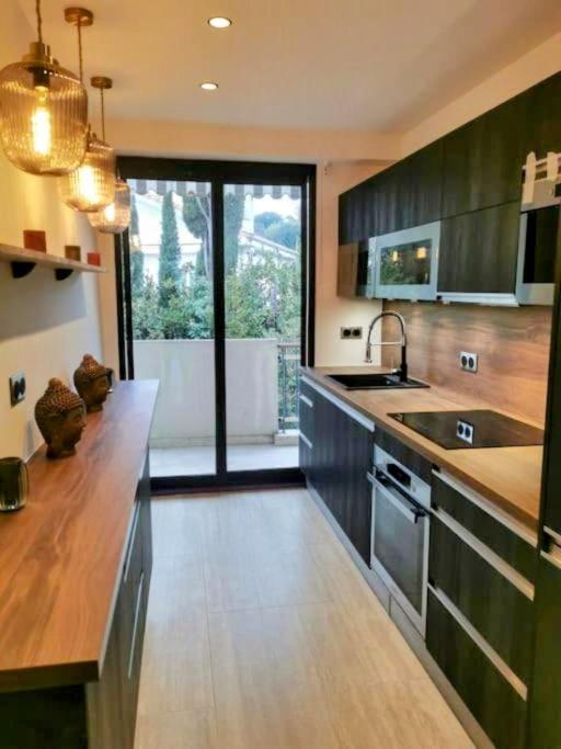 Apartment 2 Bedrooms Seafront Cannes