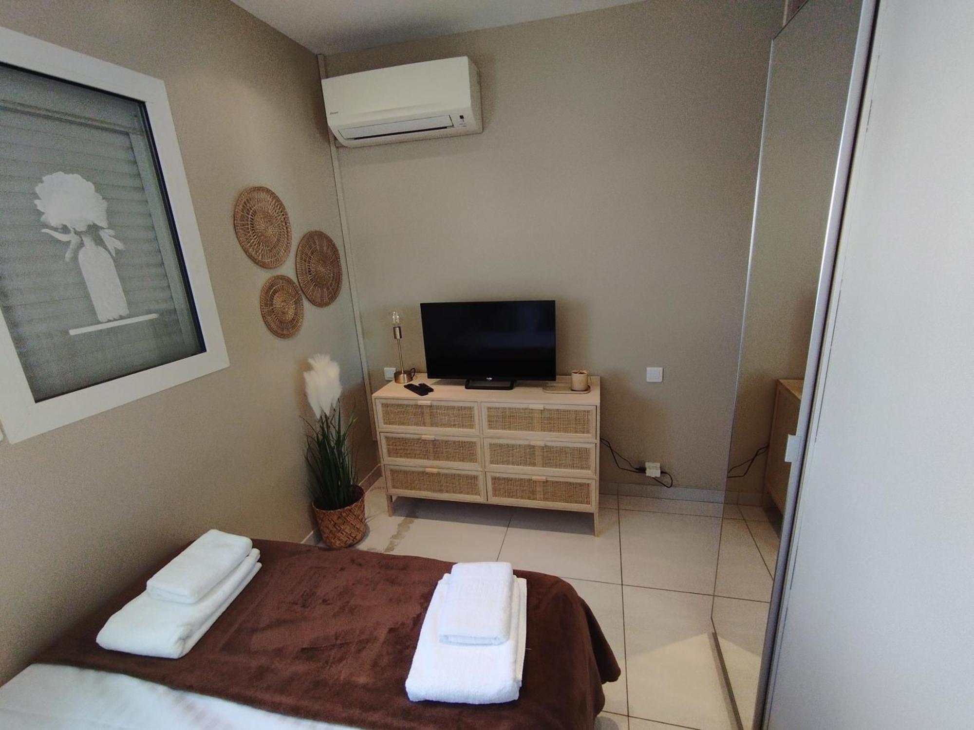 Palm Parking, Clim, Wifi 2' A Pieds *