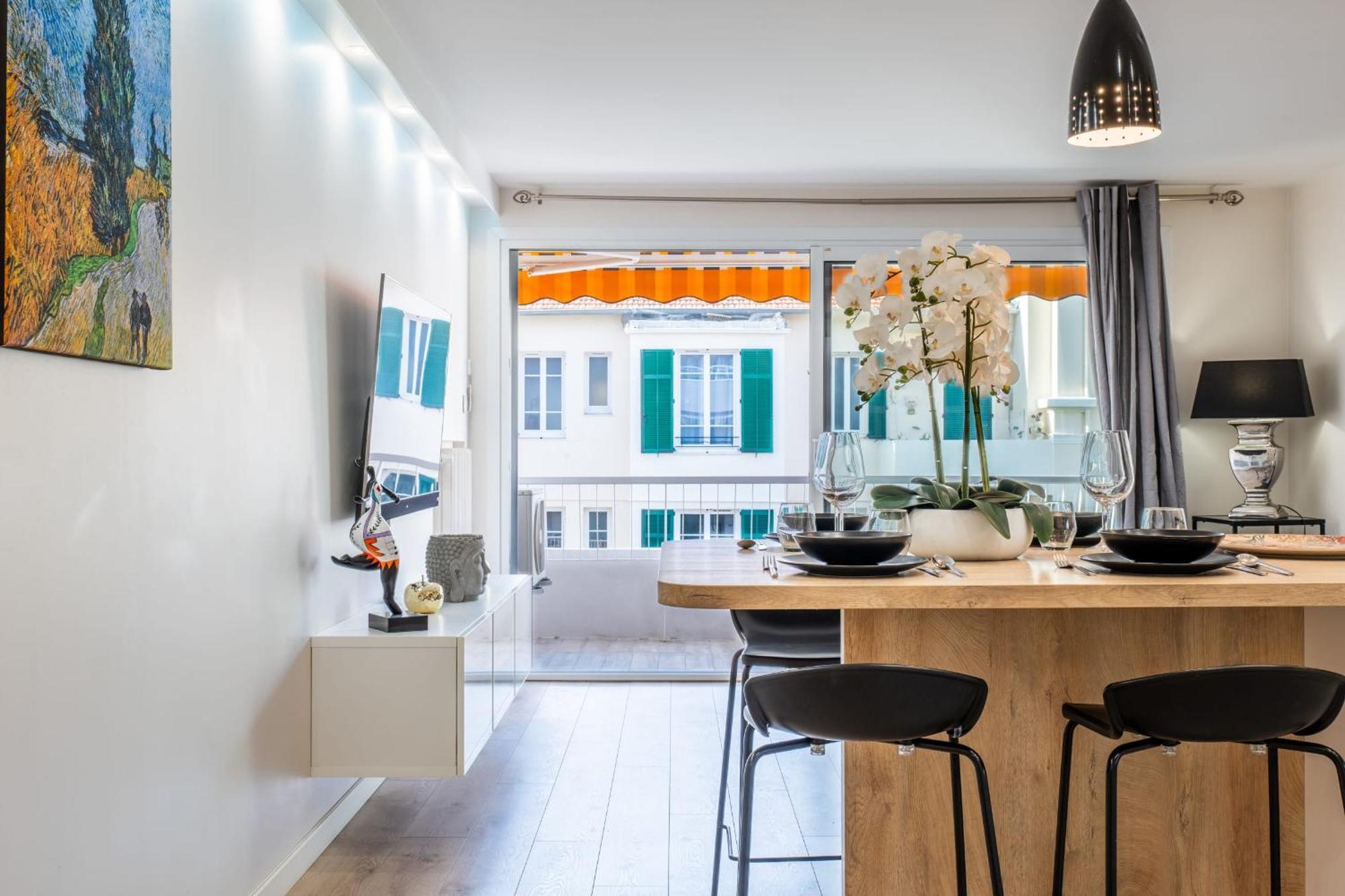 Apartment 2-room With Terrace Close To The Center